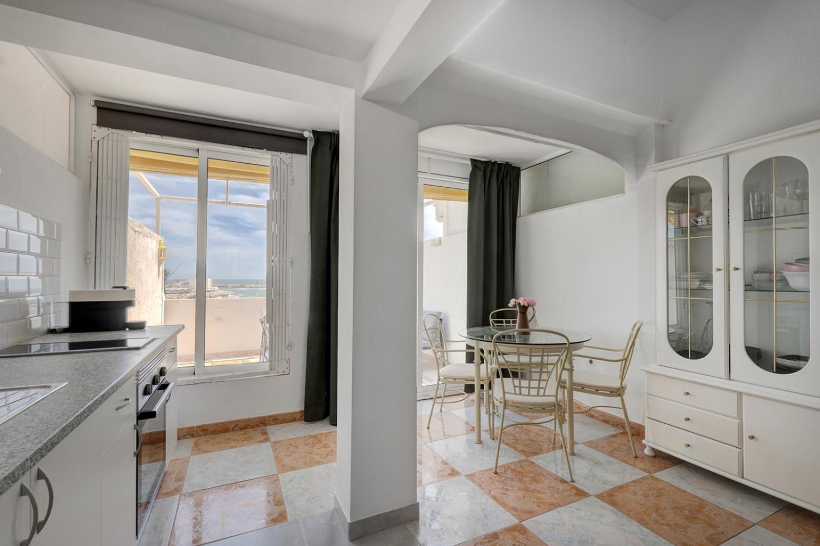 008 Plaza Ole Beachfront With Sea Views And Access * Benalmádena